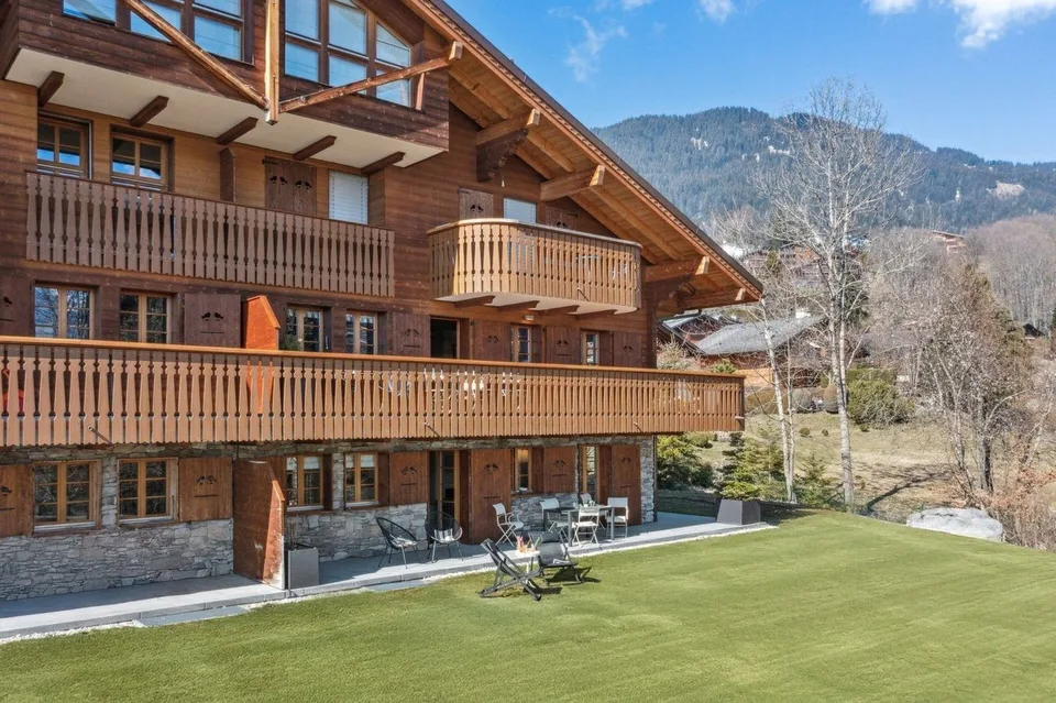 Bello chalet di 4,5 locali con camino, giardino privato, vista e 2 parcheggi