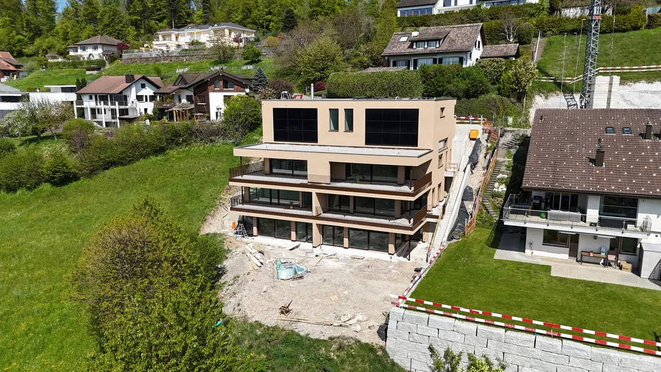 Grosszügiger Neubau-Hausteil mit unverbaubarer Aussicht