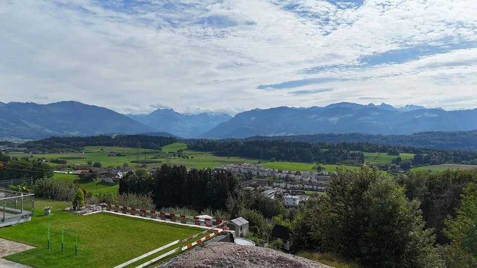 Ampia costruzione nuova con vista imprenabile