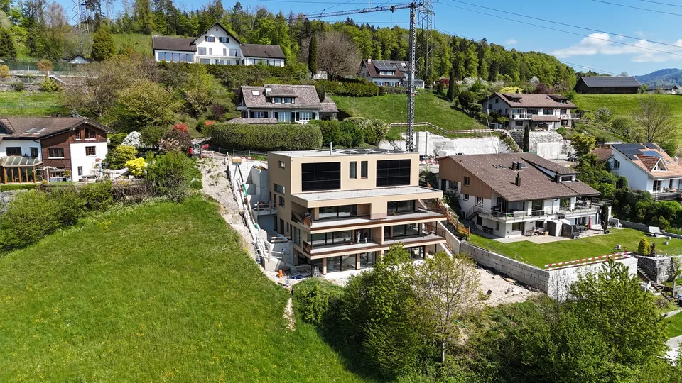 Ampia costruzione nuova con vista imprenabile