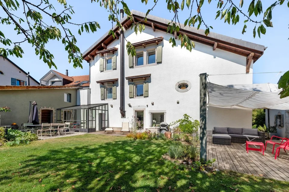 Maison familiale de village rénovée avec soin et piscine