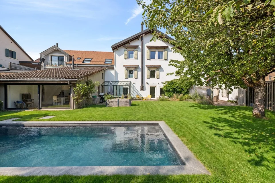 Maison familiale de village rénovée avec soin et piscine