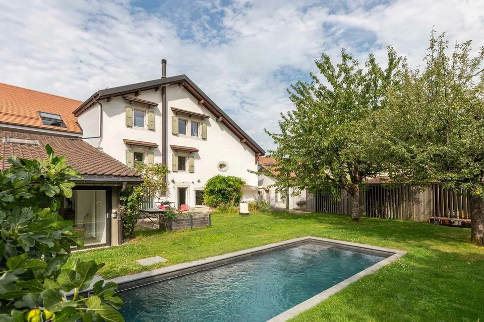 Maison familiale de village rénovée avec soin et piscine