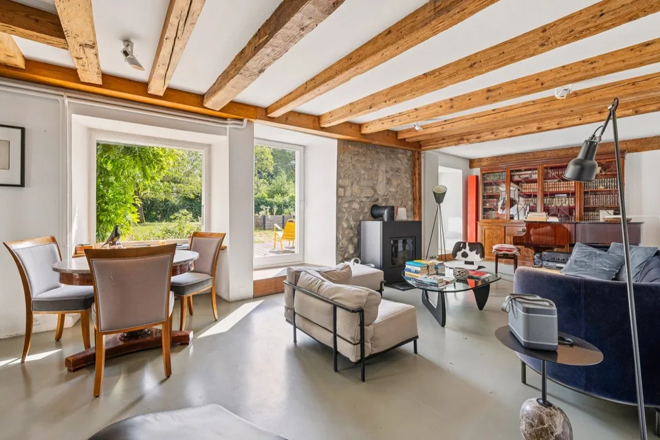 Maison familiale de village rénovée avec soin et piscine
