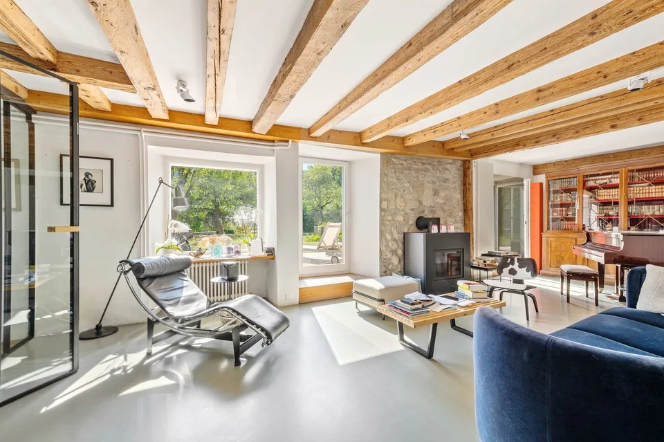 Maison familiale de village rénovée avec soin et piscine
