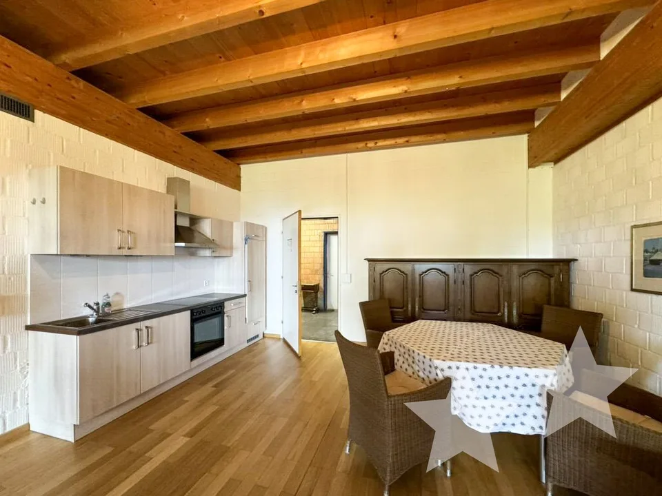 Maison de montagne attrayante - combinaison réussie de restaurant, d'hôtel et d'appartements