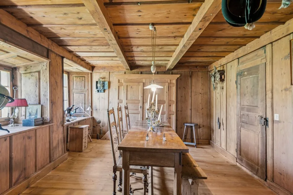 Magnifique Bauernhof renoviert. Eingetreten in die Geschichte der Uhrmacherkunst – Foto 10 von 13
