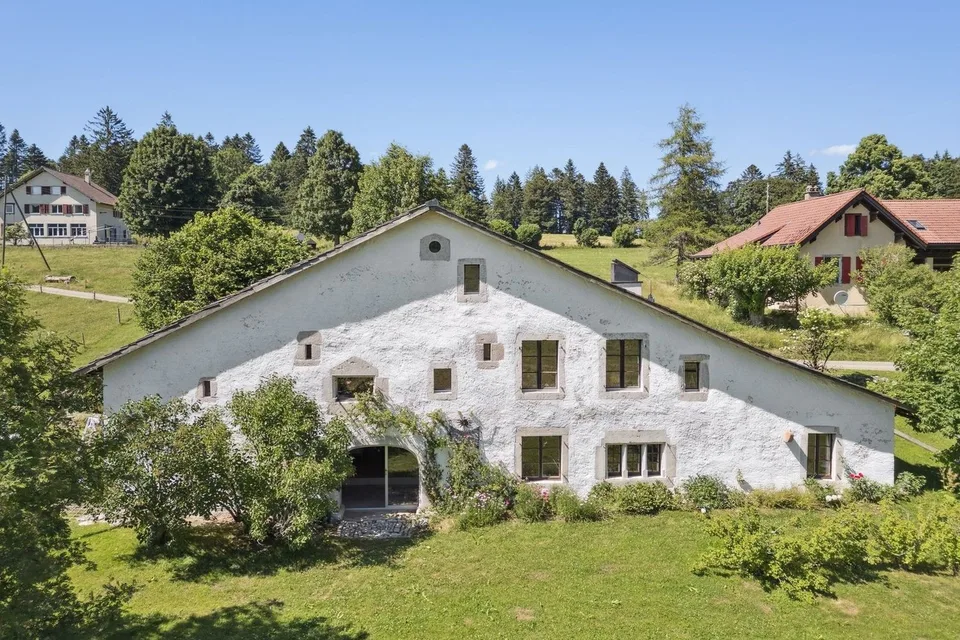 Meravigliosa fattoria ristrutturata. Entrata nella storia dell'orologeria