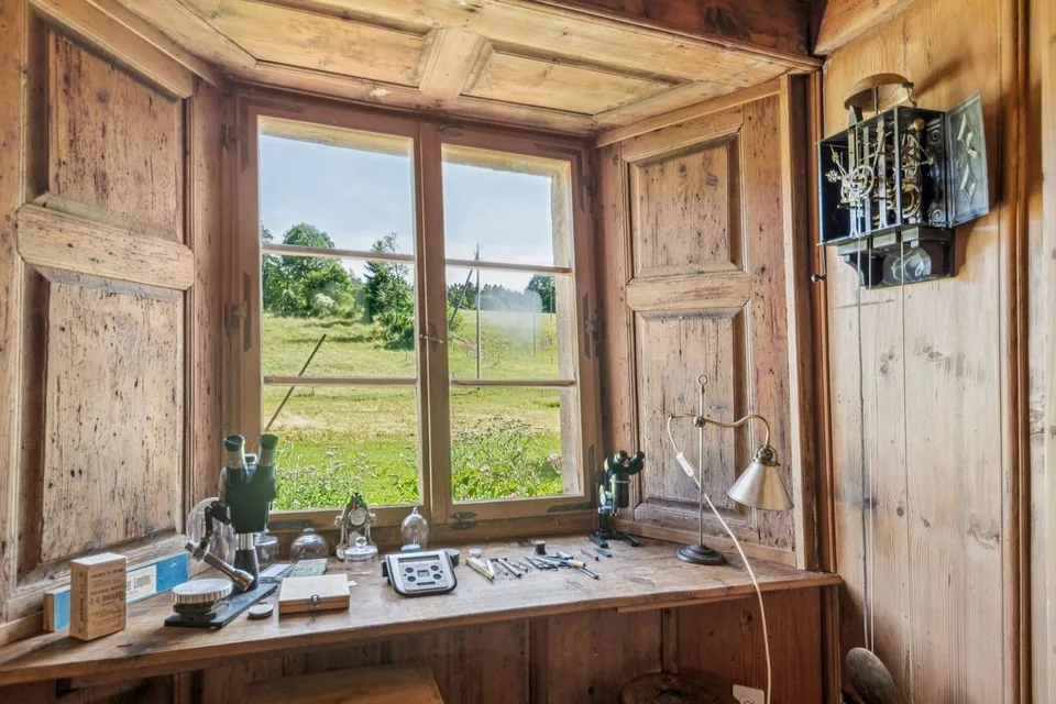 Magnifique Bauernhof renoviert. Eingetreten in die Geschichte der Uhrmacherkunst – Foto 9 von 13