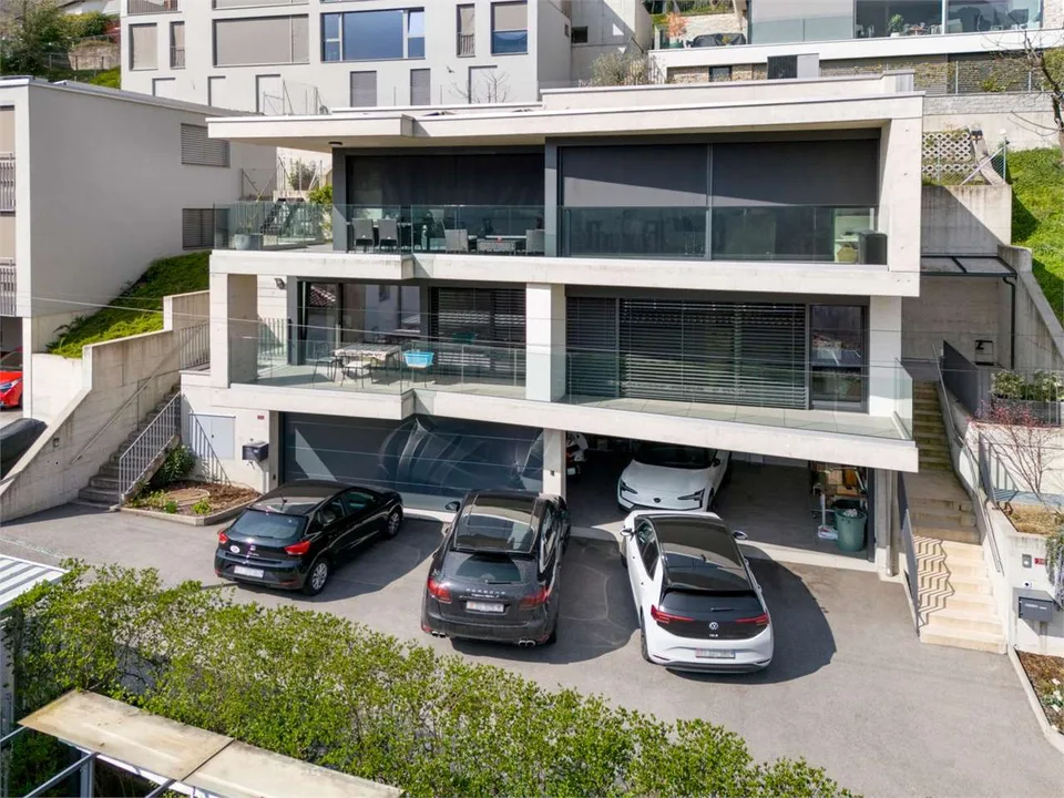 Neue moderne Villa + 2,5 unabhängige Einheiten | 8 Parkplätze