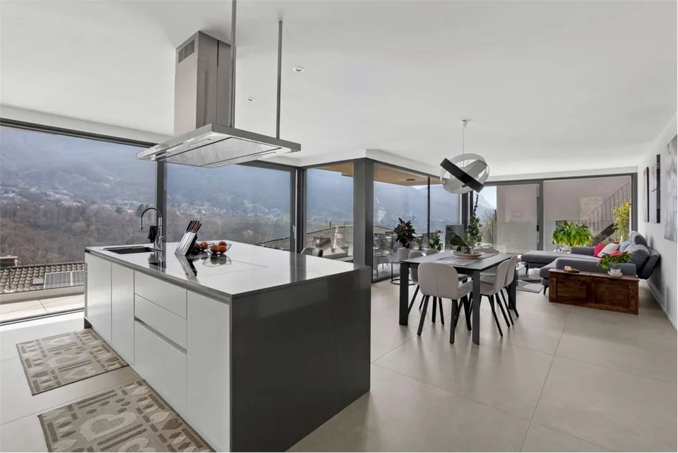 Neue moderne Villa + 2,5 unabhängige Einheiten | 8 Parkplätze