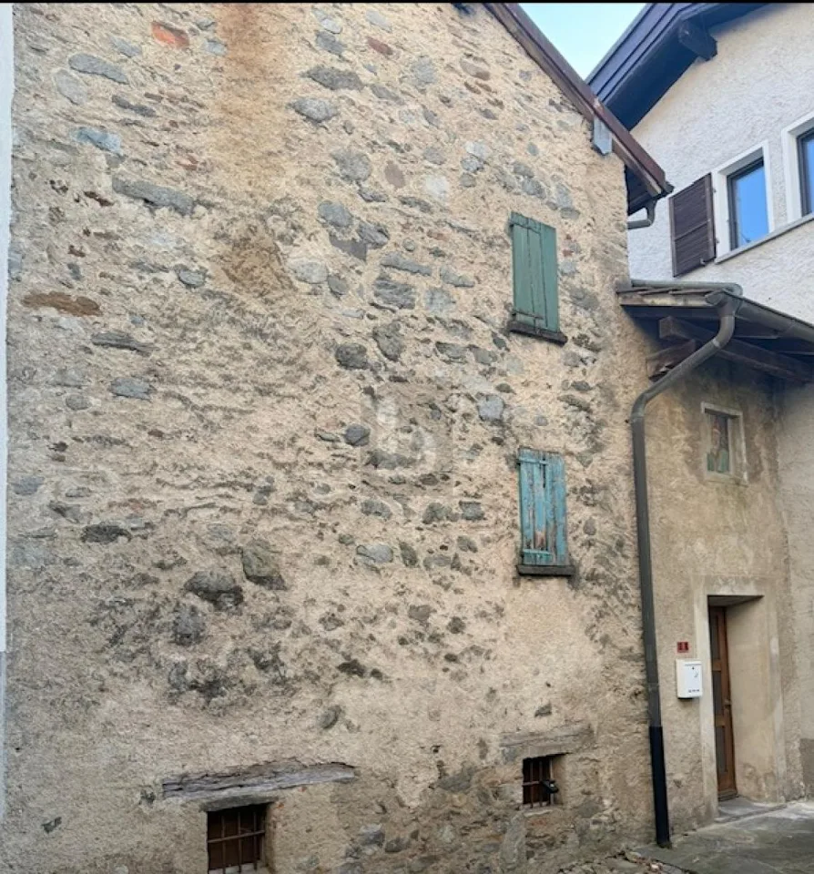 AMPIO RUSTICO CON GRANDE POTENZIALE