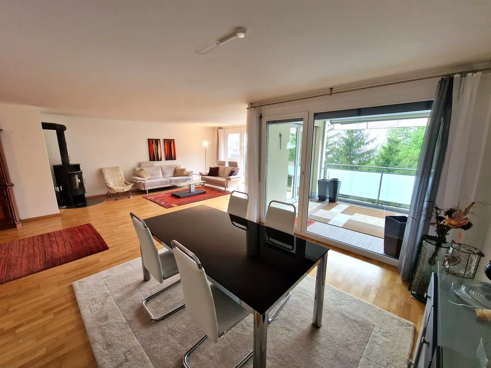 Appartamento attraente di 4,5 locali con balcone e stanza hobby/lavanderia privata