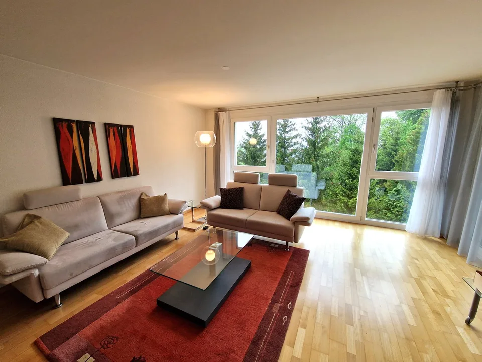 Appartamento attraente di 4,5 locali con balcone e stanza hobby/lavanderia privata