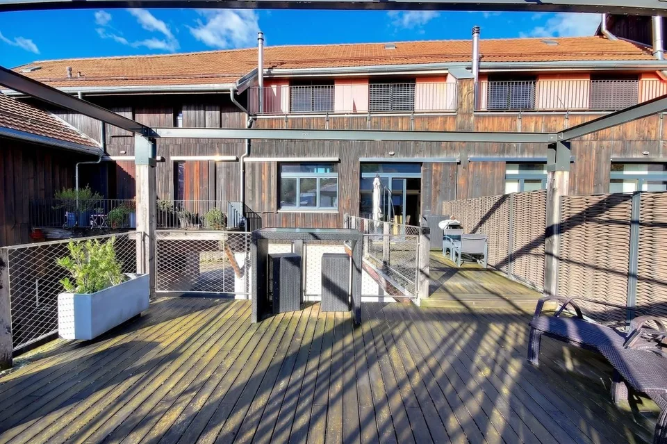 Splendide Triplex et terrasse surélevée de 55m2