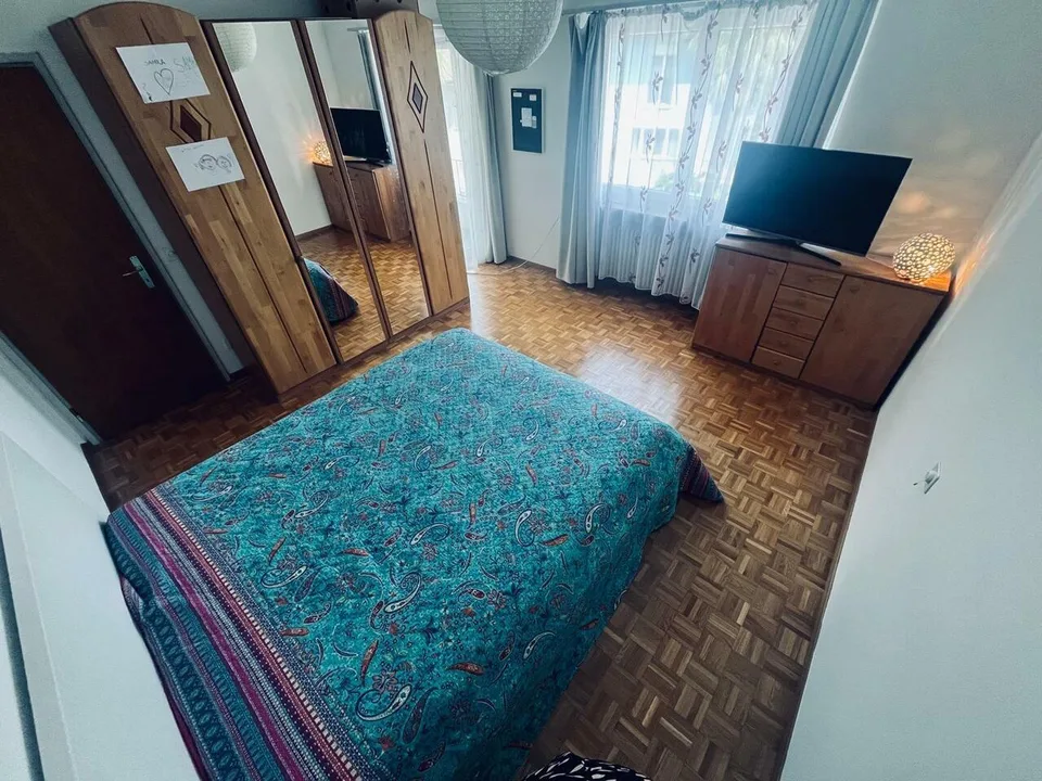 Appartement de 5,5 pièces au premier étage dans une maison bifamiliale à vendre