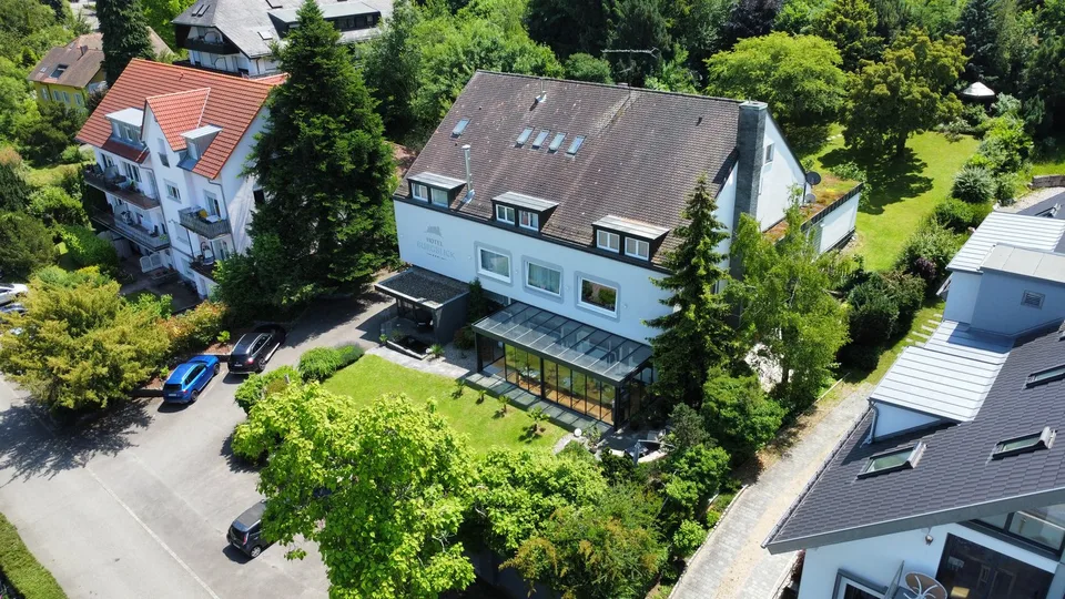 Bella proprietà alberghiera con 18 camere e 2 appartamenti aggiuntivi in posizione ideale a Badenweiler