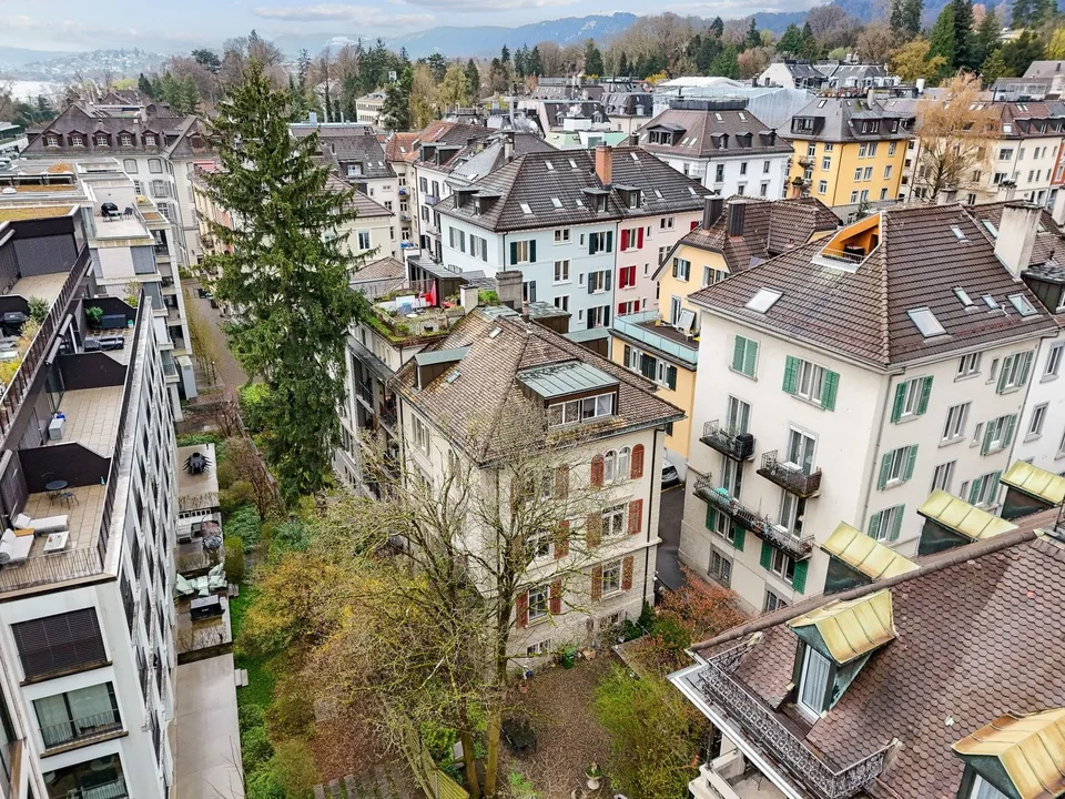 Villa de ville historique avec 6 unités et terrasse sur le toit à Zürich Enge - à vendre