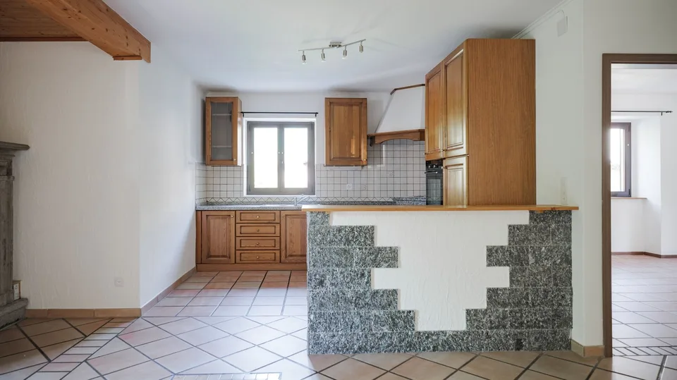 Condominio con 5 appartamenti e bella vista a Claro