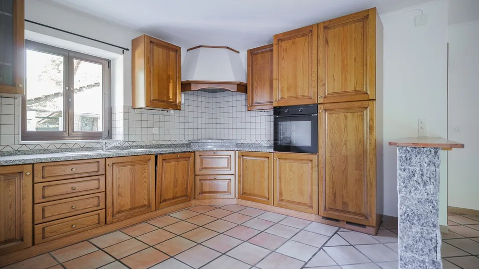 Condominio con 5 appartamenti e bella vista a Claro