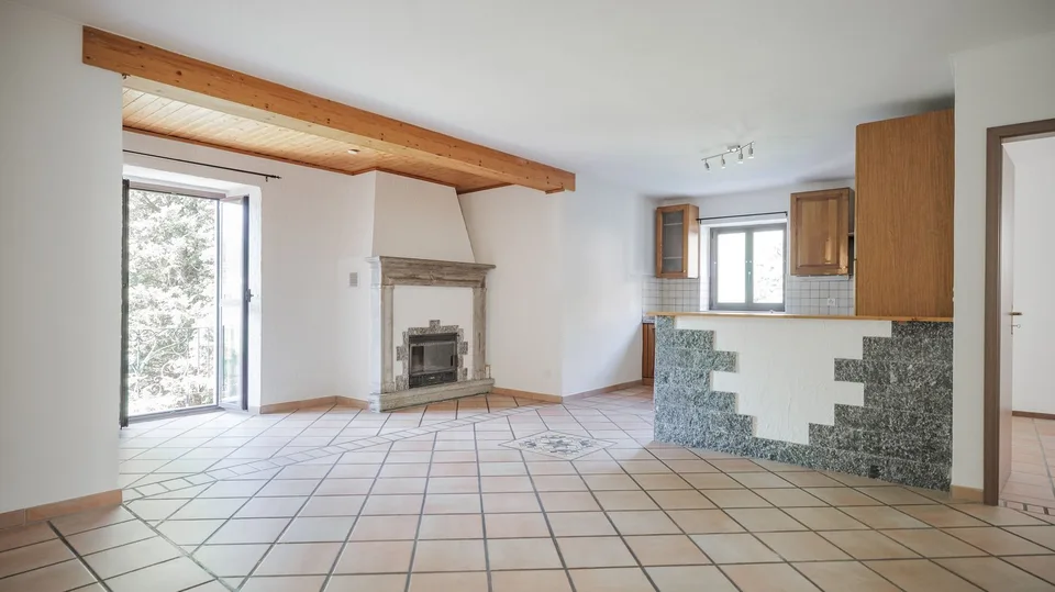 Condominio con 5 appartamenti e bella vista a Claro