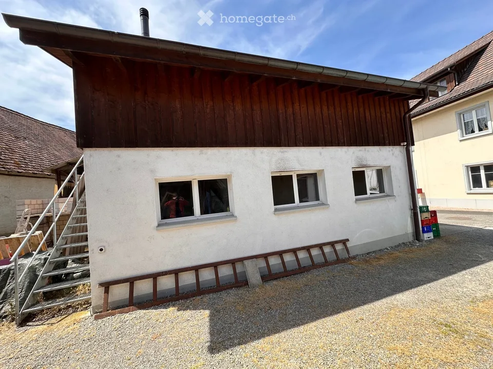 Charmantes Einfamilienhaus mit 4000 m² Wald