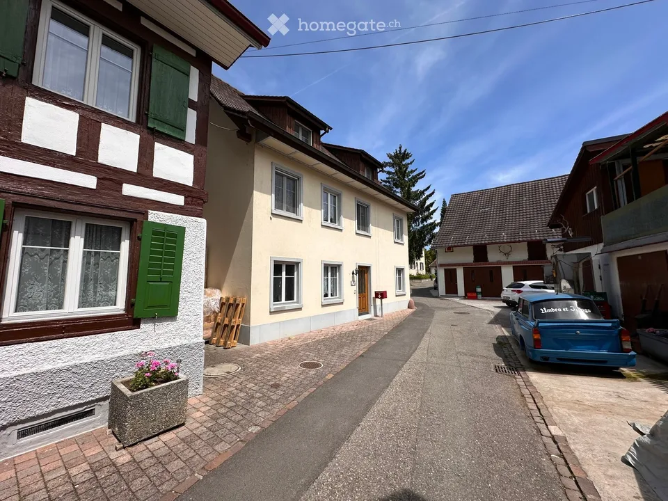 Charmantes Einfamilienhaus mit 4000 m² Wald
