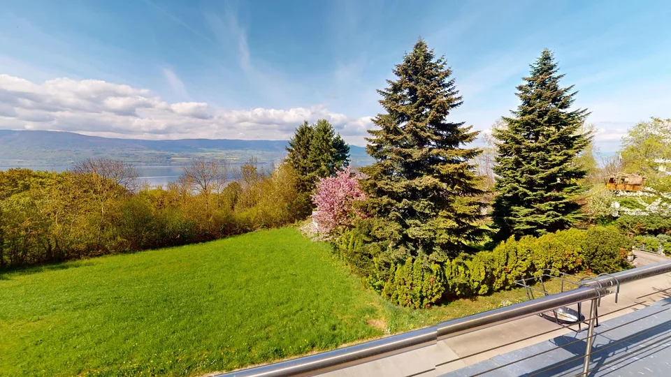 Geräumige Villa mit ruhiger Lage und sehr schöner Abgeschiedenheit