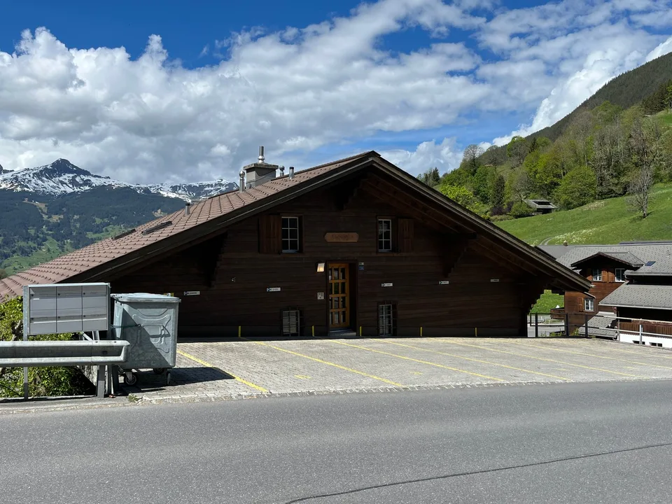 Charming 4-room maisonette apartment with breathtaking views in Grindelwald – photo 12 of 14