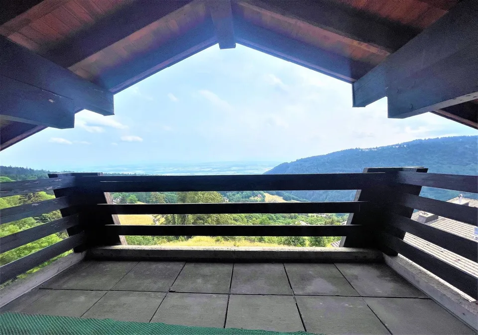 Appartamento di 3.5 locali di 63m2 in duplex nel sottotetto con balconi e vista impareggiabile
