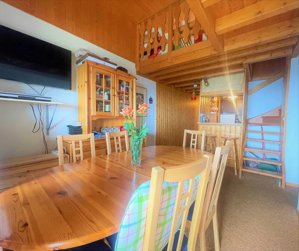 Appartement de 3.5 pièces de 63m2 en duplex dans les combles avec balcons et vue imprenable