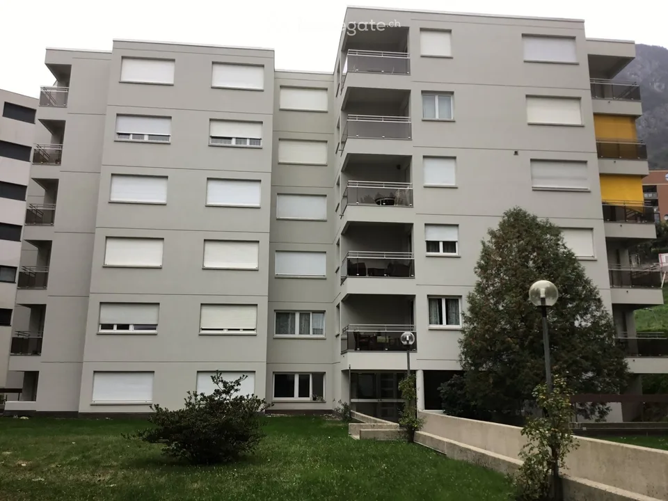 Vendo 3.5 Locale 50 mt centro Paradiso con Piscina
