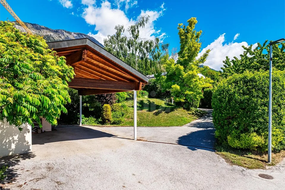 Splendid family villa with garden – photo 11 of 13