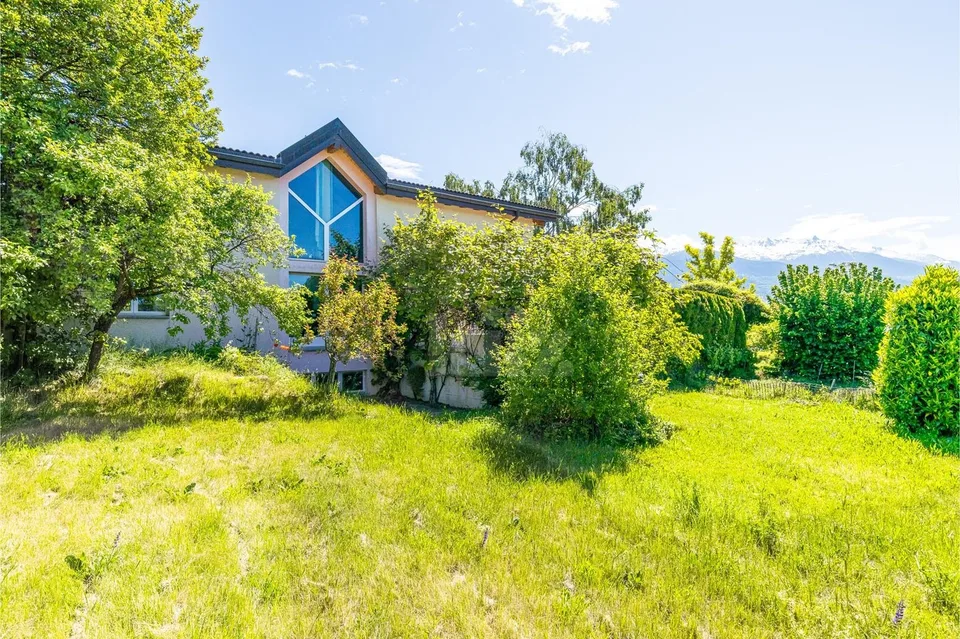 Splendid family villa with garden – photo 12 of 13