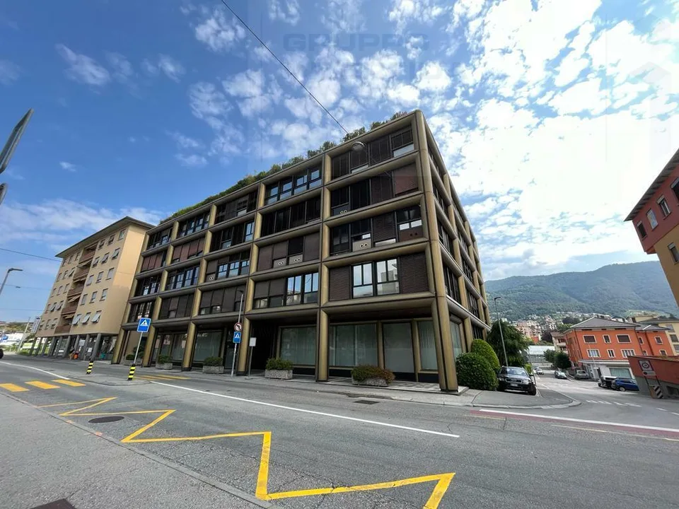AMPIA SUPERFICIE AD USO UFFICIO