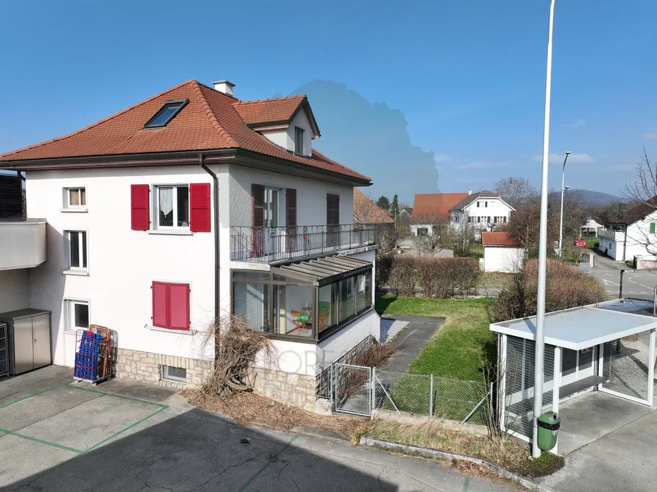 Maison locative composée de trois appartements à Cornol