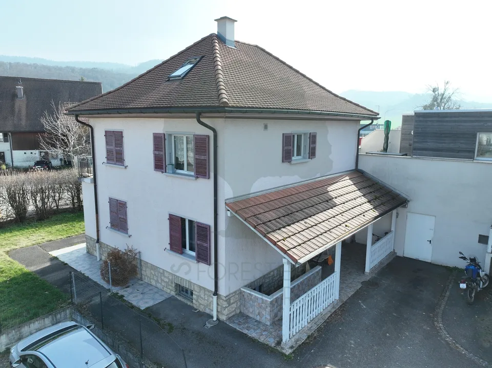 Haus mit drei Wohnungen in Cornol