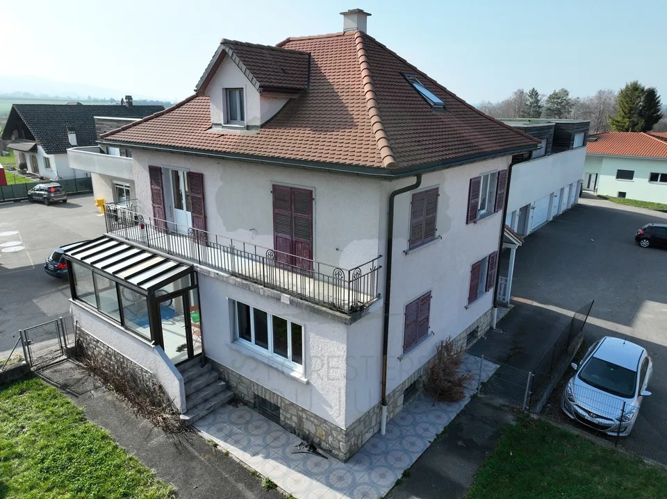 Haus mit drei Wohnungen in Cornol