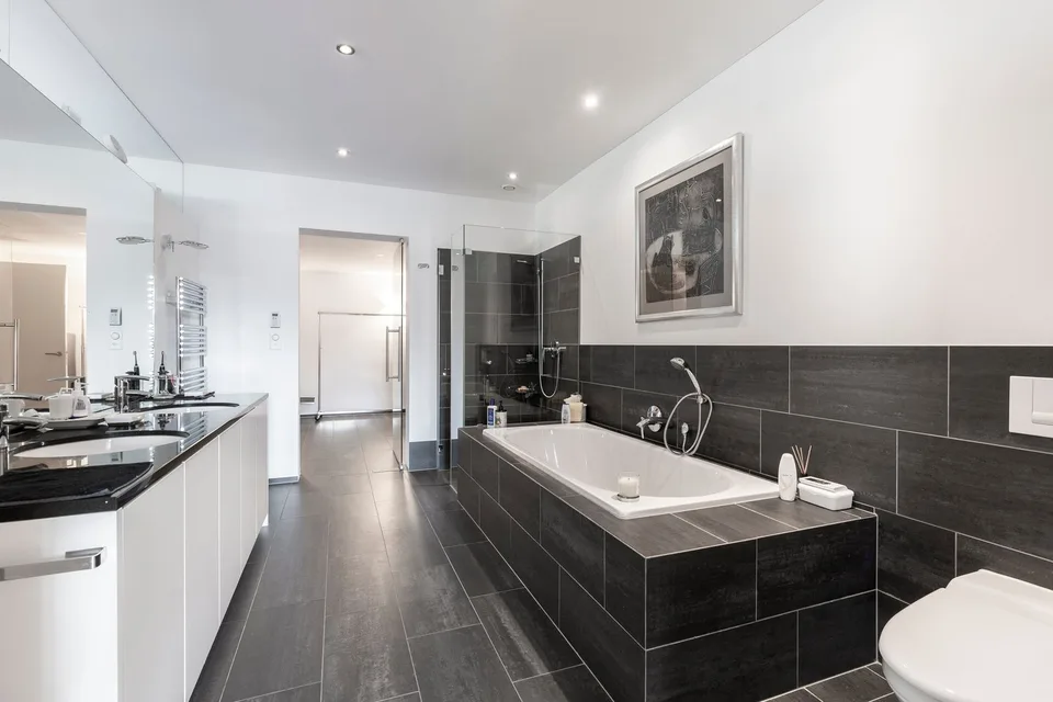 Stilvolle Familienwohnung mit herrlichen Terrassen – Foto 9 von 11