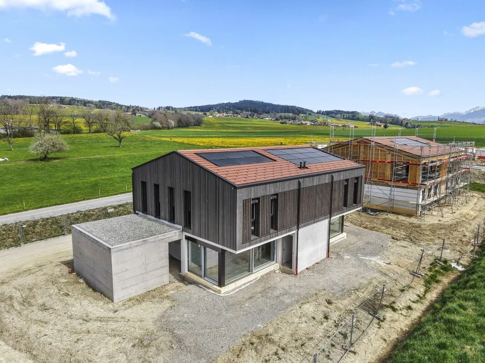 6 neue Semi-Detaché-Villen mit 5.5 Zimmern in Sâles