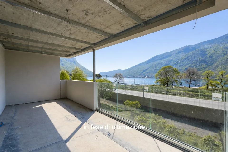 Moderno e nuovo 3.5 locali duplex con giardino a Melano