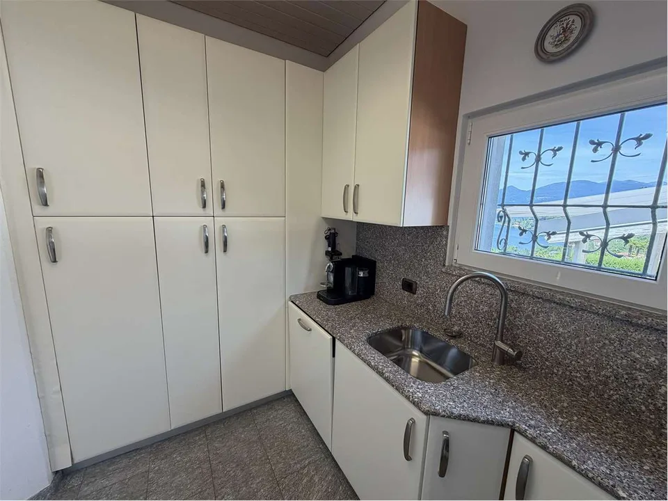 Casa indipendente completamente ristrutturata su un unico livello con – foto 8 di 13