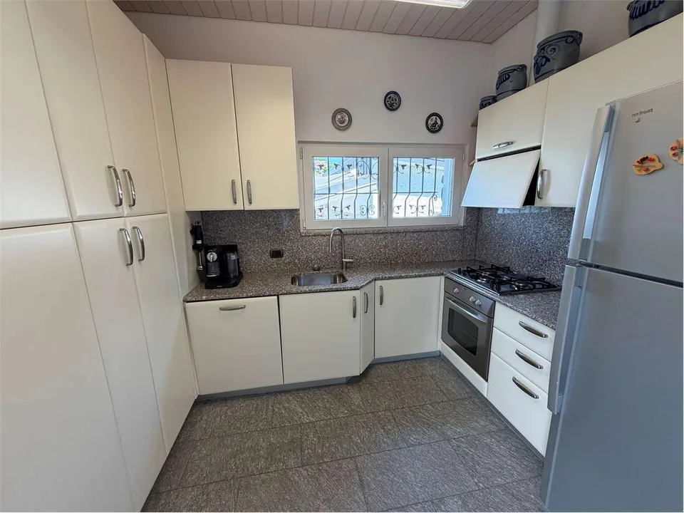 Casa indipendente completamente ristrutturata su un unico livello con – foto 7 di 13