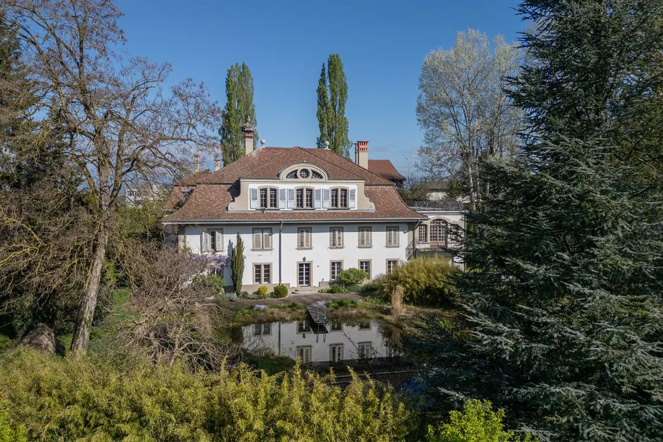 Casa padronale con ampio parco e laghetto