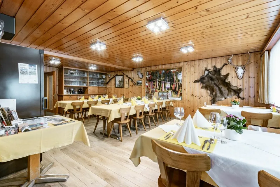 Hotel Restaurant Alpina-Ritzli mit beliebtem Pub in Innertkirchen – Foto 7 von 14