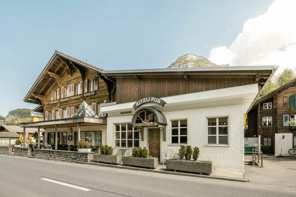 Hotel Restaurant Alpina-Ritzli mit beliebtem Pub in Innertkirchen – Foto 14 von 14