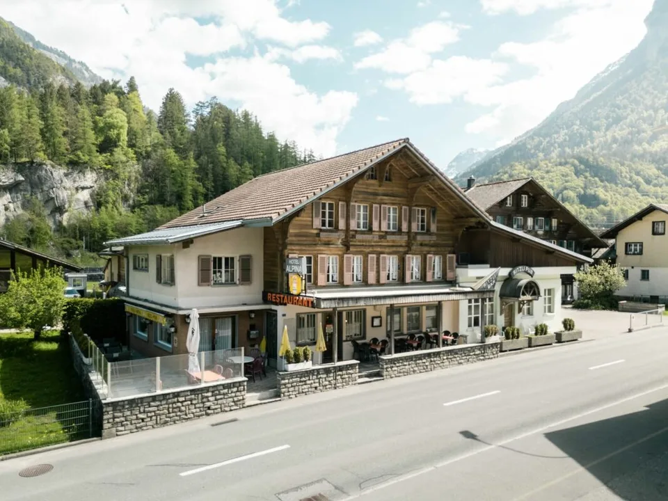 Hotel Restaurant Alpina-Ritzli mit beliebtem Pub in Innertkirchen