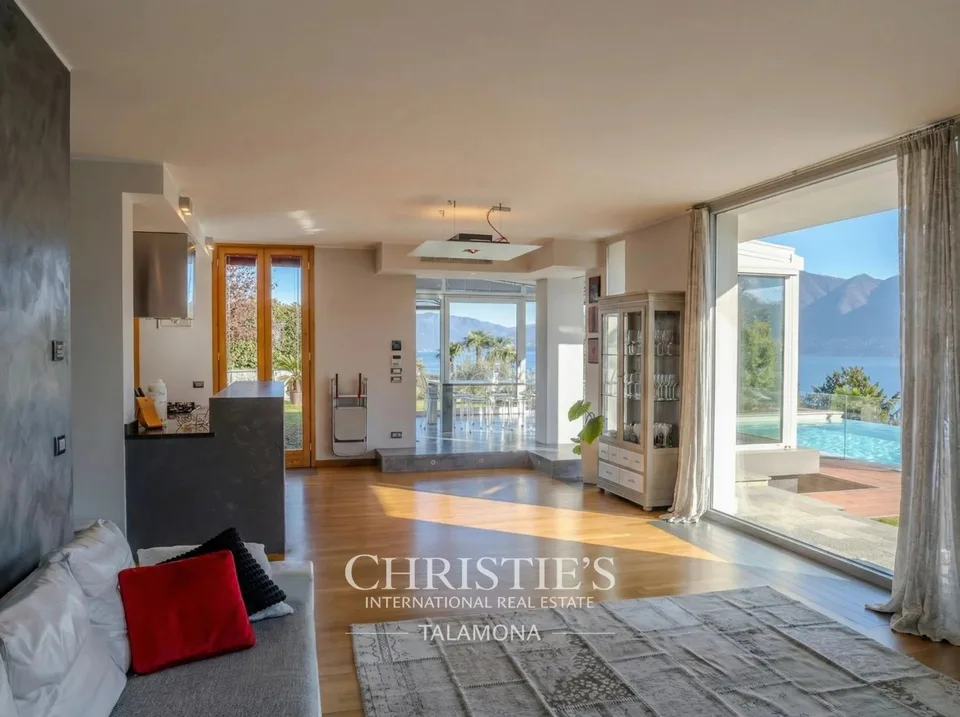Villa élégante au bord du lac avec vue panoramique ? Brezzo di Bedero – photo 10 sur 13