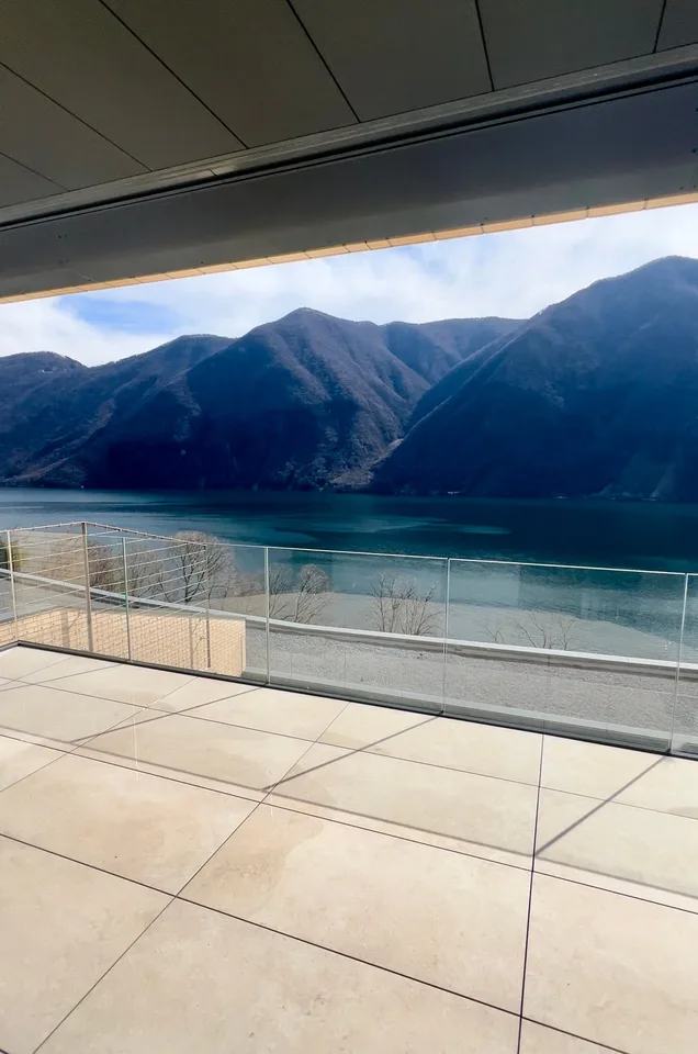 VILLA or DUPLEX APARTMENT CHARMING LAKE VIEW