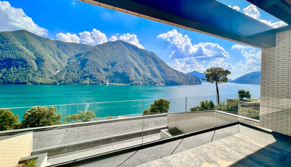 VILLA or DUPLEX APARTMENT CHARMING LAKE VIEW